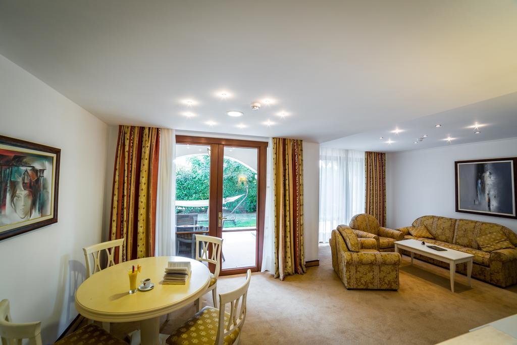 Helena Vip Villas And Suites Солнечный берег Экстерьер фото